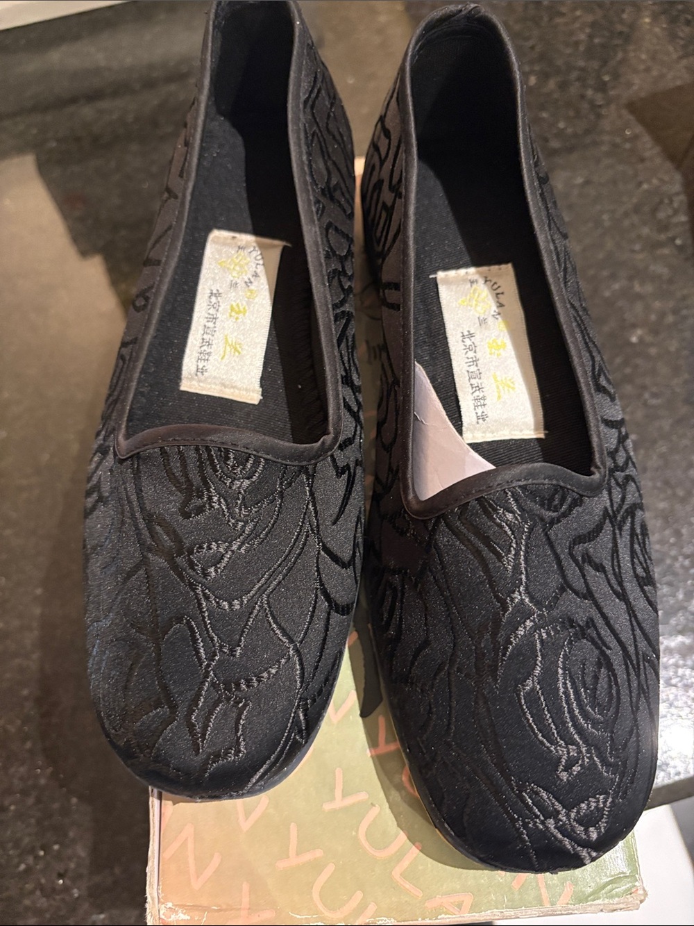 Black slippers for women